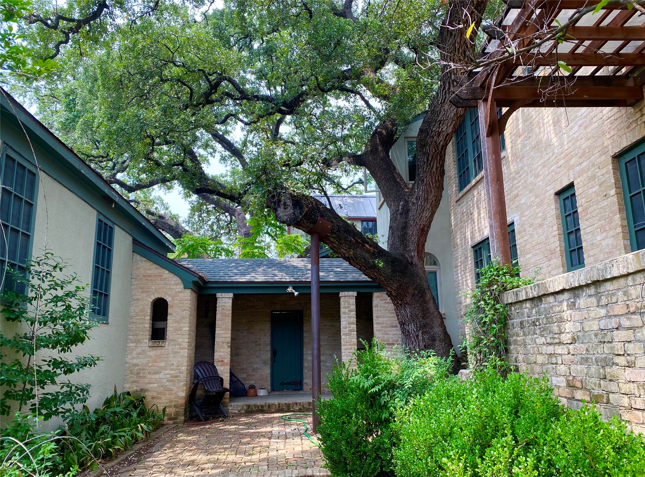 3106 Walling Drive Austin, TX 78705 - Photo 28 of 30 a view of a house with a tree