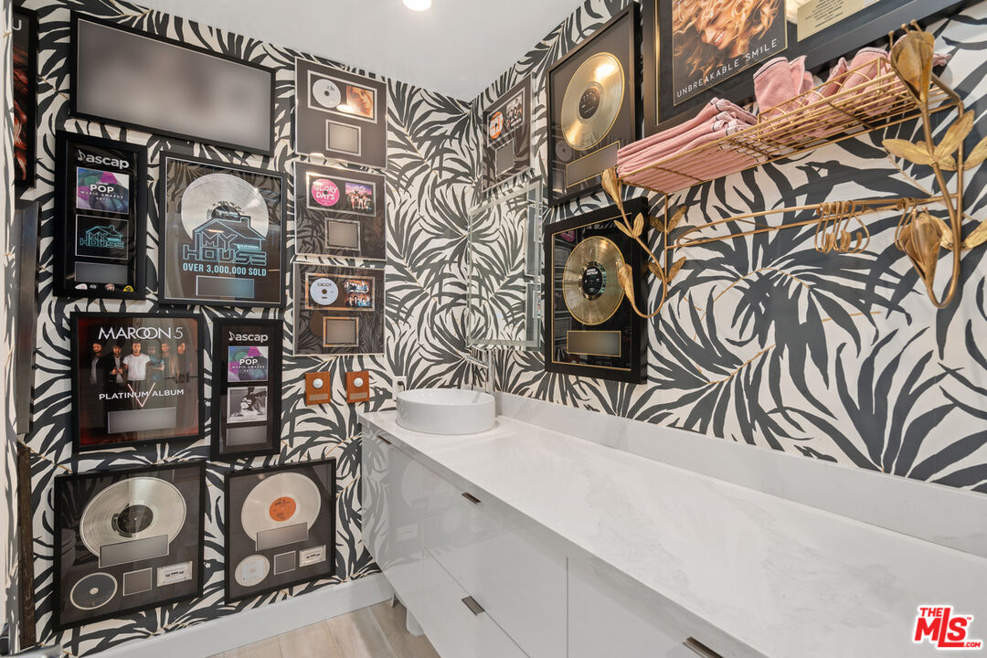 3156 Dona Emilia Drive Studio City, CA 91604 - Photo 22 of 43