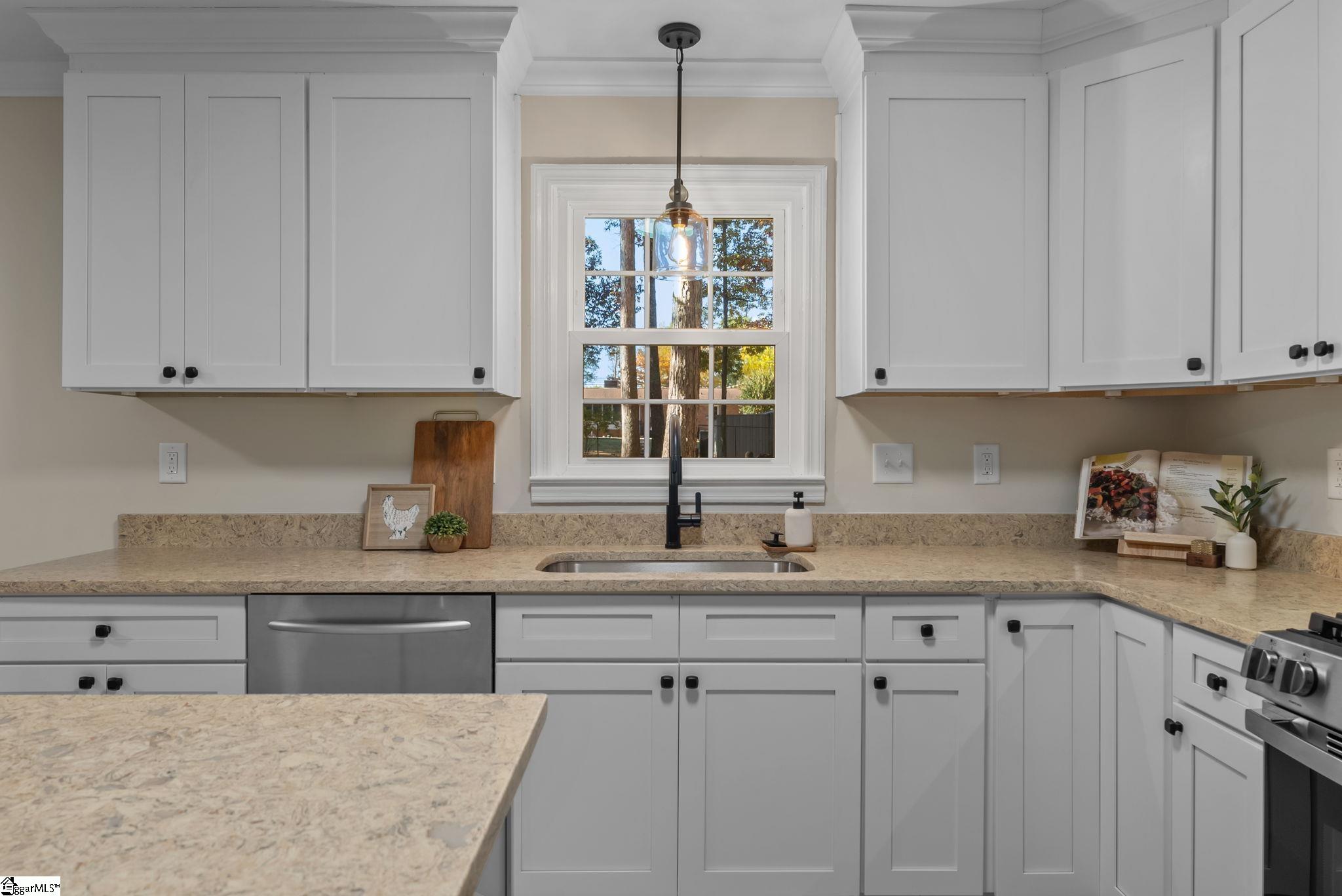 208 Spring Drive Easley, SC 29642 - Photo 8 of 34