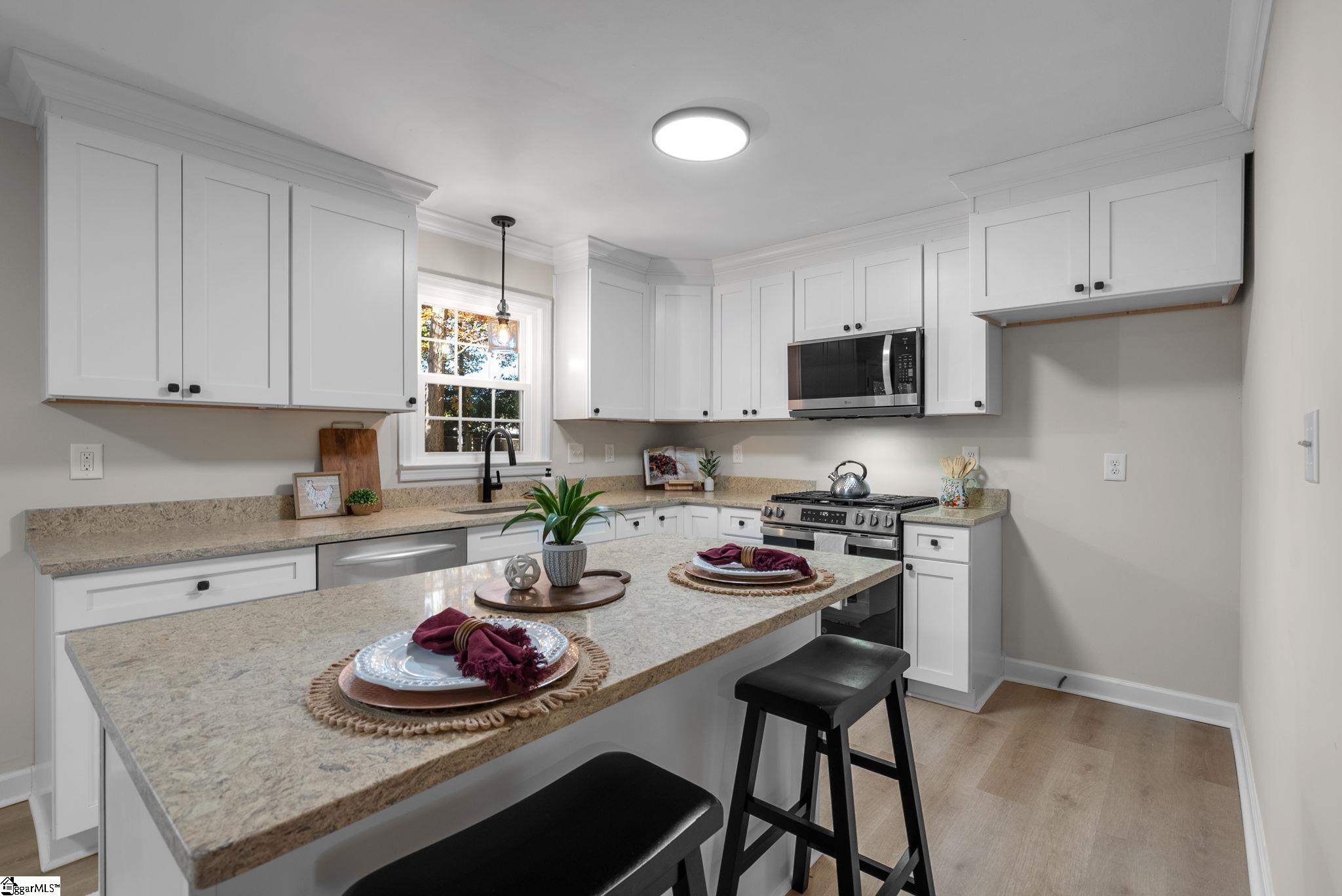 208 Spring Drive Easley, SC 29642 - Photo 10 of 34