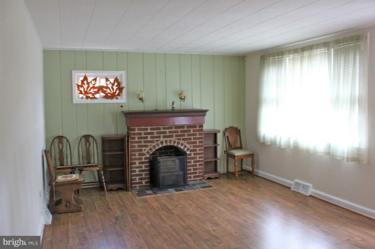 6722 Queens Road Alexandria, VA 22306 - Photo 22 of 28 Family Room
