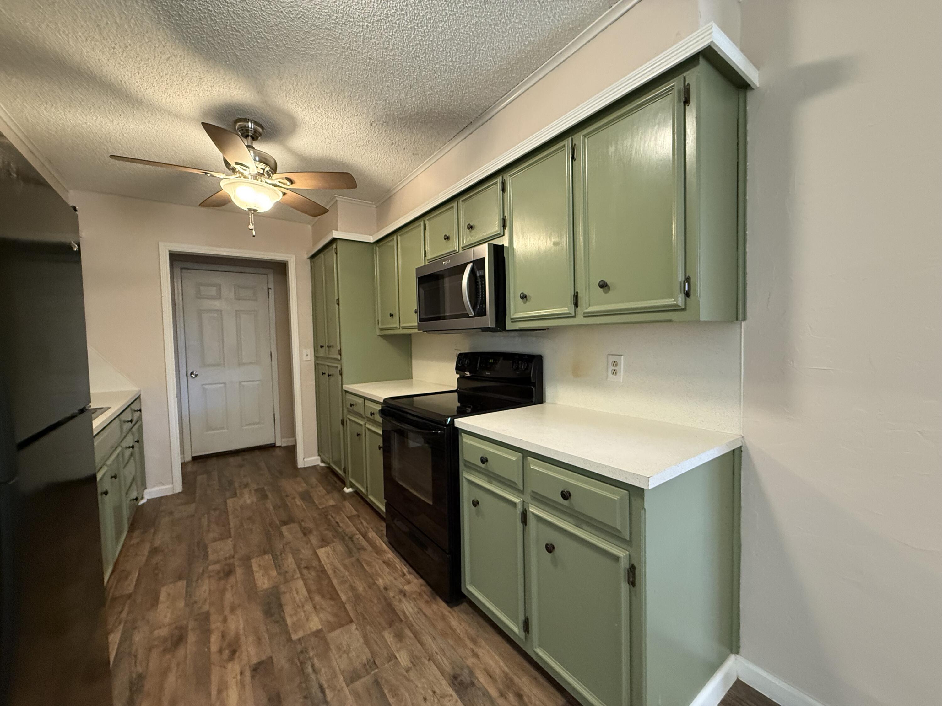 5729 89th Street Lubbock, TX 79424 - Photo 5 of 15 kitchen