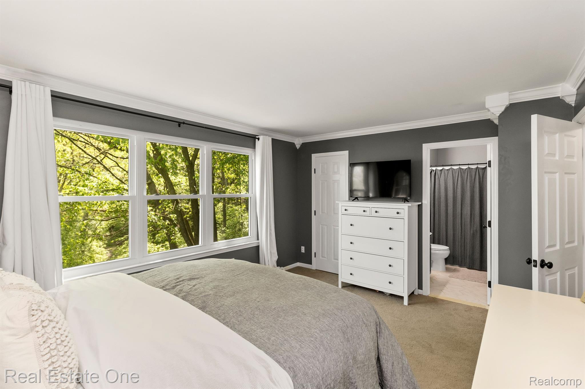 465 Bolinger Street Rochester, MI 48307 - Photo 23 of 46 Private ensuite and walk in closet