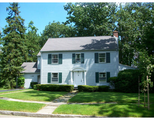 8 Ardmore Road Worcester, MA 01609 - Photo 1 of 16 Gallery Image 1