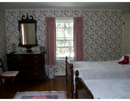 8 Ardmore Road Worcester, MA 01609 - Photo 14 of 16 Gallery Image 14