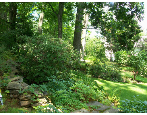8 Ardmore Road Worcester, MA 01609 - Photo 5 of 16 Gallery Image 5