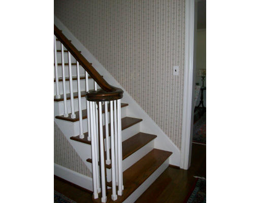 8 Ardmore Road Worcester, MA 01609 - Photo 7 of 16 Gallery Image 7