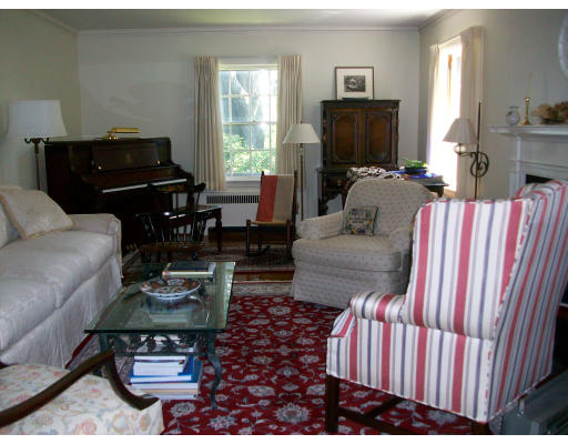8 Ardmore Road Worcester, MA 01609 - Photo 9 of 16 Gallery Image 9