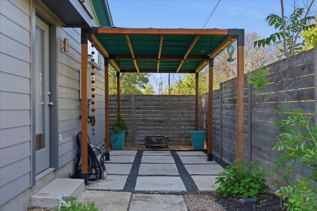 706 Short Kemp Street, Unit 2 Austin, TX 78741 - Photo 27 of 36