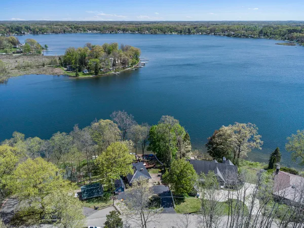 $550,000 | 13872 Fineview Bluff Drive, Battle Creek, MI 49017