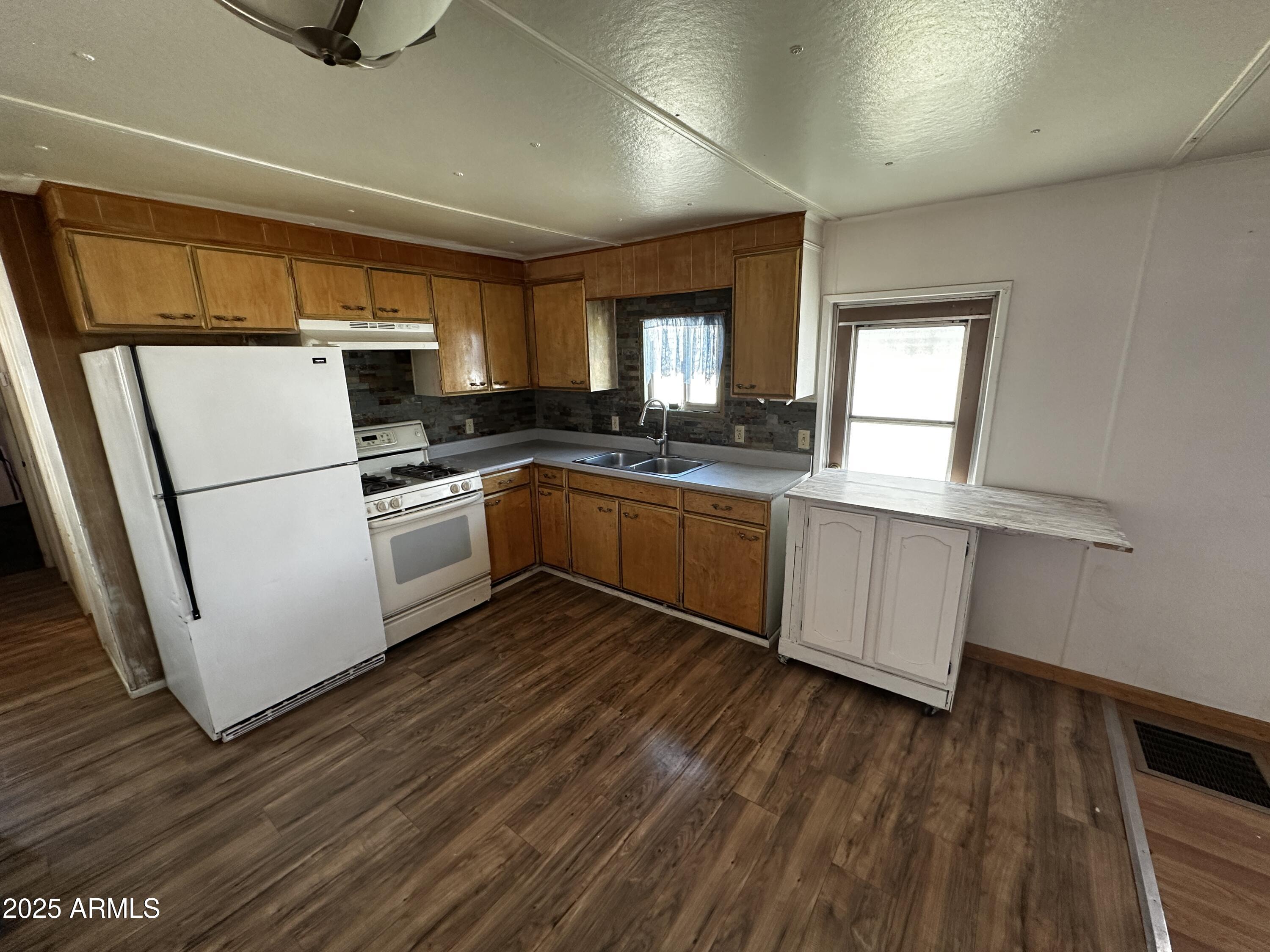 2524 East Contention Mine Road, Unit 46 Phoenix, AZ 85032 - Photo 11 of 20 Kitchen