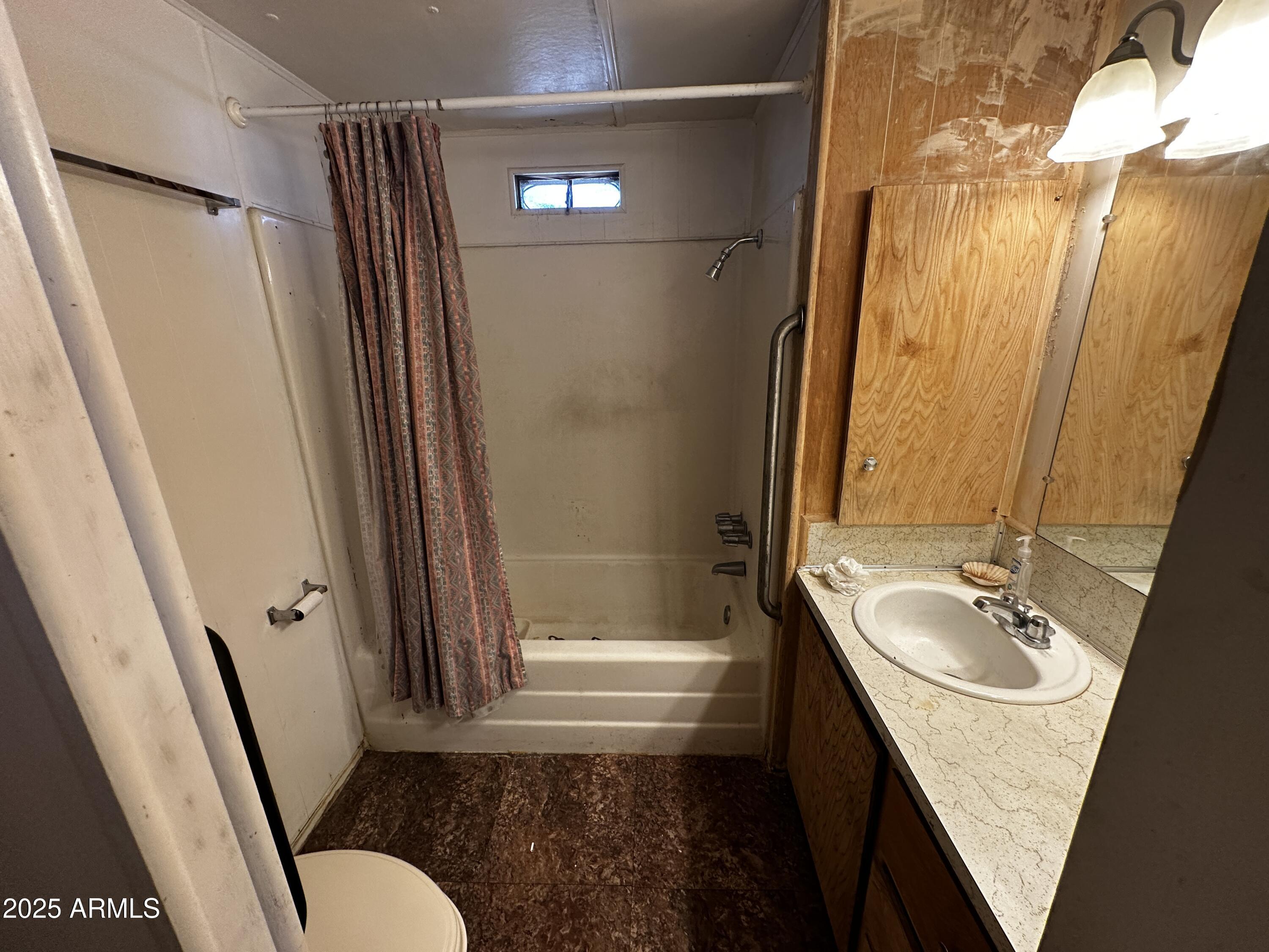 2524 East Contention Mine Road, Unit 46 Phoenix, AZ 85032 - Photo 17 of 20 Bathroom