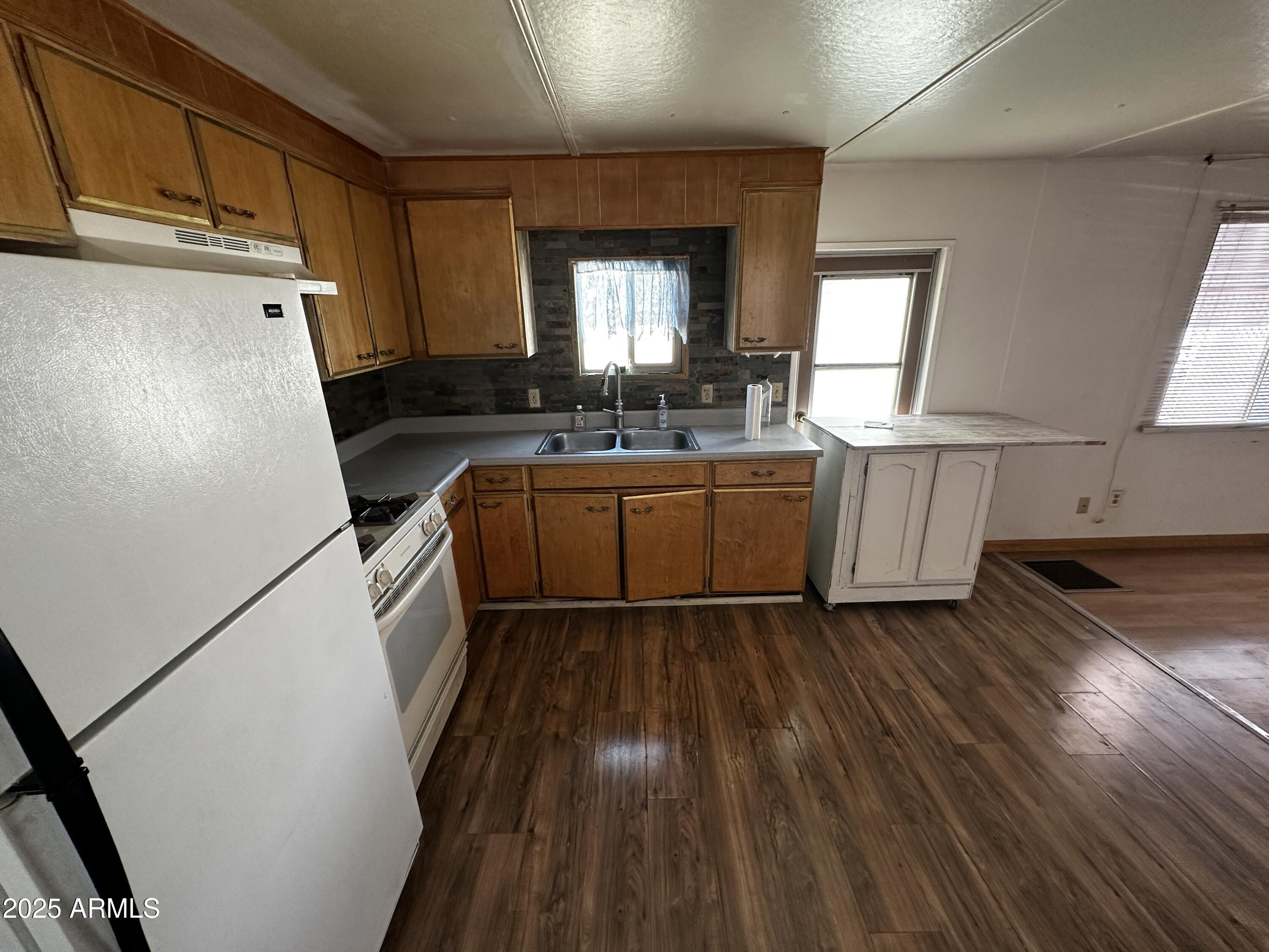 2524 East Contention Mine Road, Unit 46 Phoenix, AZ 85032 - Photo 10 of 20 Kitchen