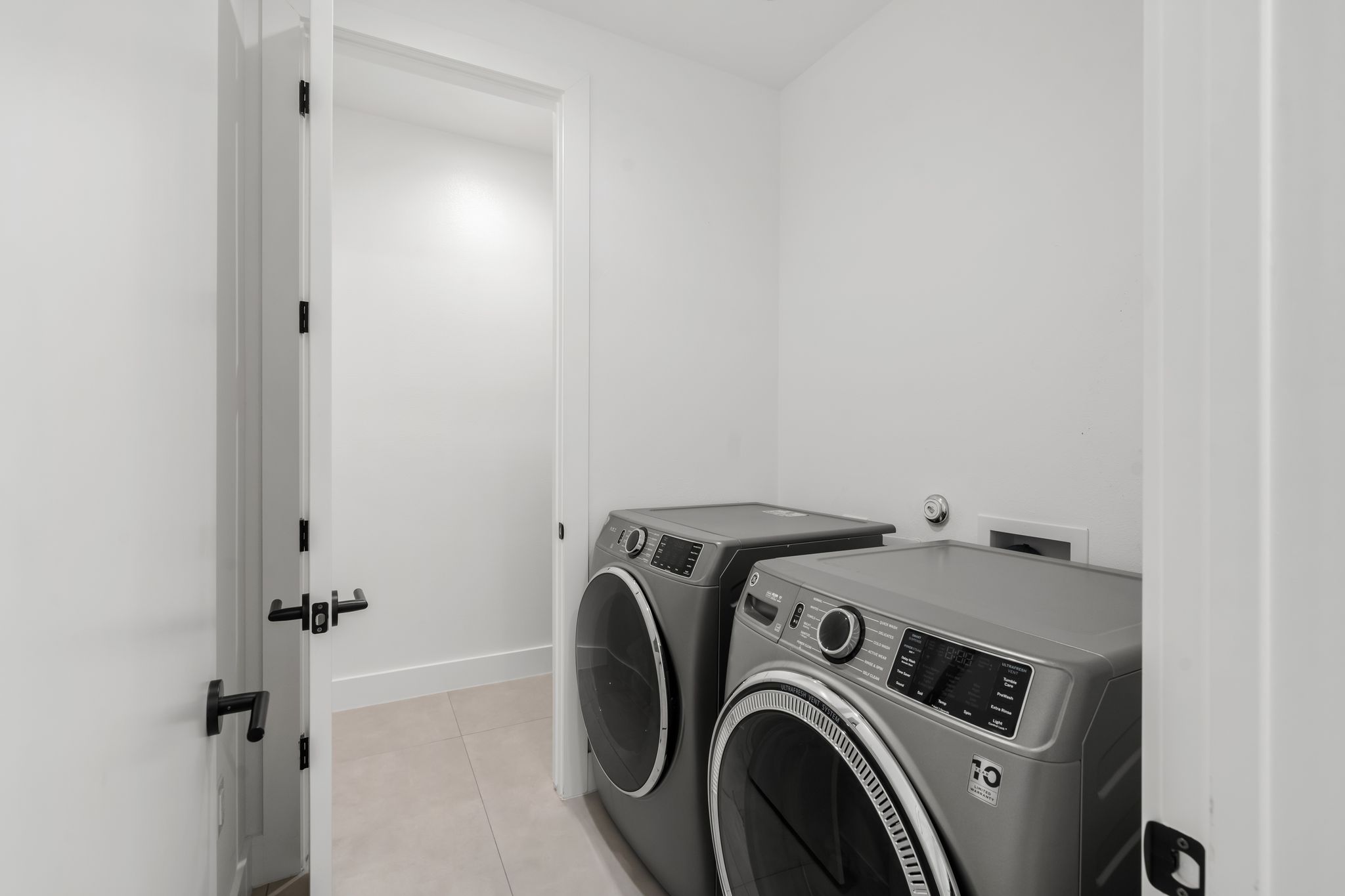 1301 Deloney Street Austin, TX 78721 - Photo 21 of 37 a utility room with dryer and washer