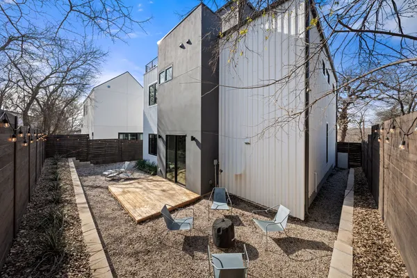 a view of an outdoor space