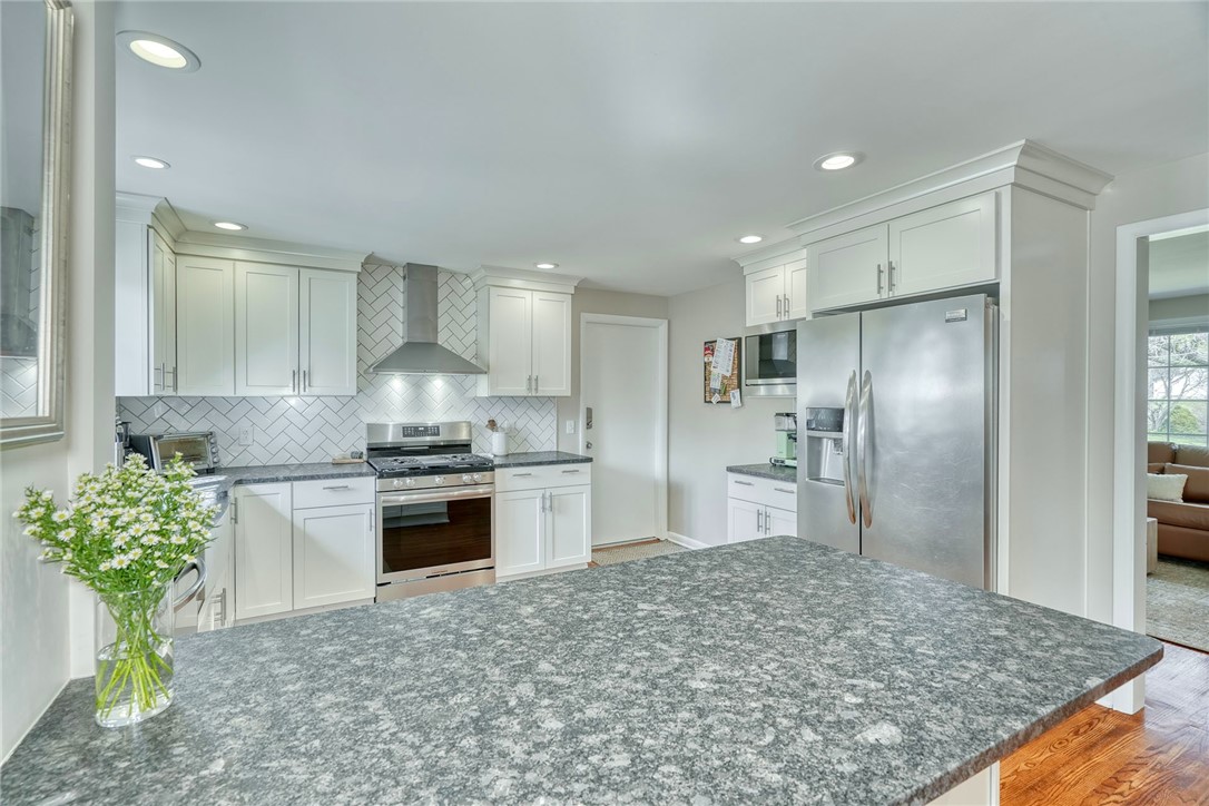 41 Old N Hill Irondequoit, NY 14617 - Photo 14 of 50