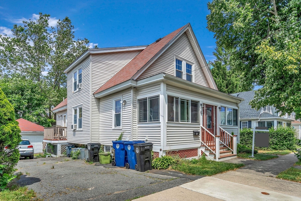 38-40 Moffatt Road Salem, MA 01970 - Photo 3 of 37 a front view of a house with garden
