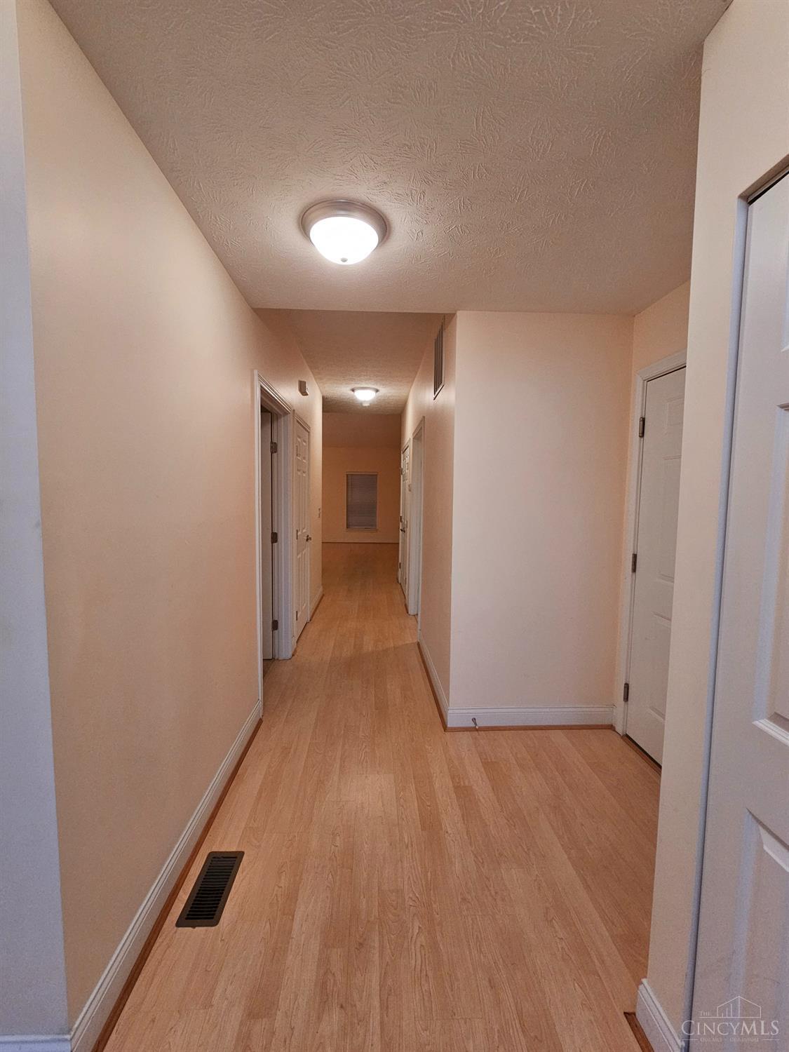 6705 Cheviot Road Cincinnati, OH 45247 - Photo 3 of 33