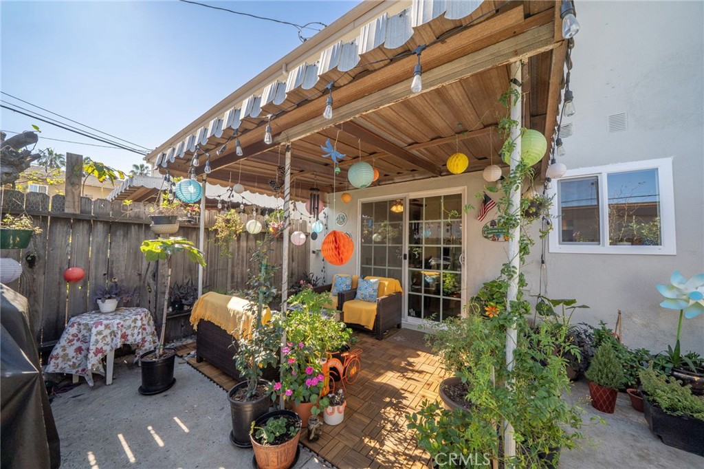 1800 West Gramercy Avenue, Unit 43 Anaheim, CA 92801 - Photo 28 of 34 a view of a chairs and tables in patio