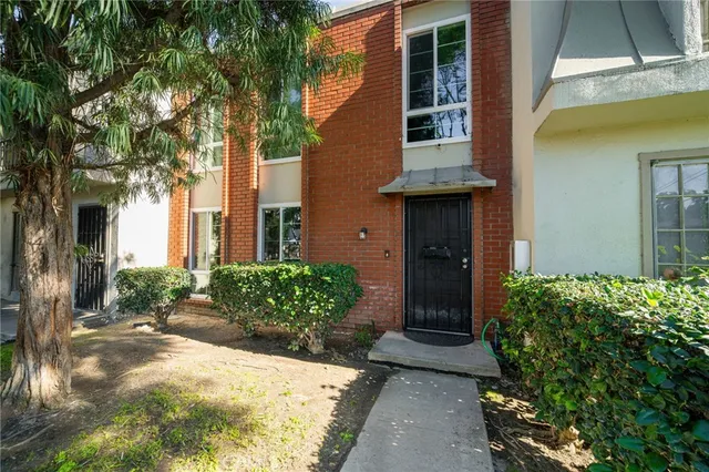 $570,000 | 1800 West Gramercy Avenue, Unit 43, Anaheim, CA 92801