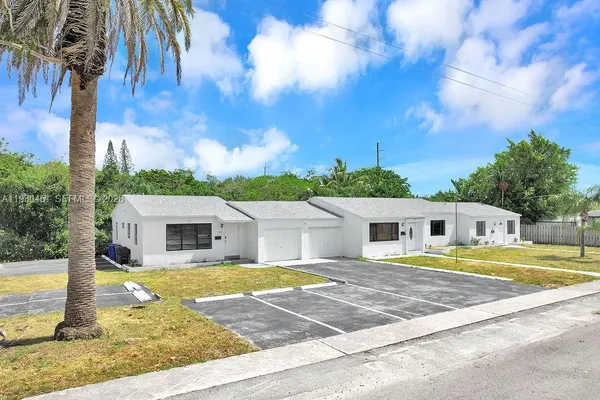 $1,950 | 2419 Pierce Street, Hollywood, FL 33020