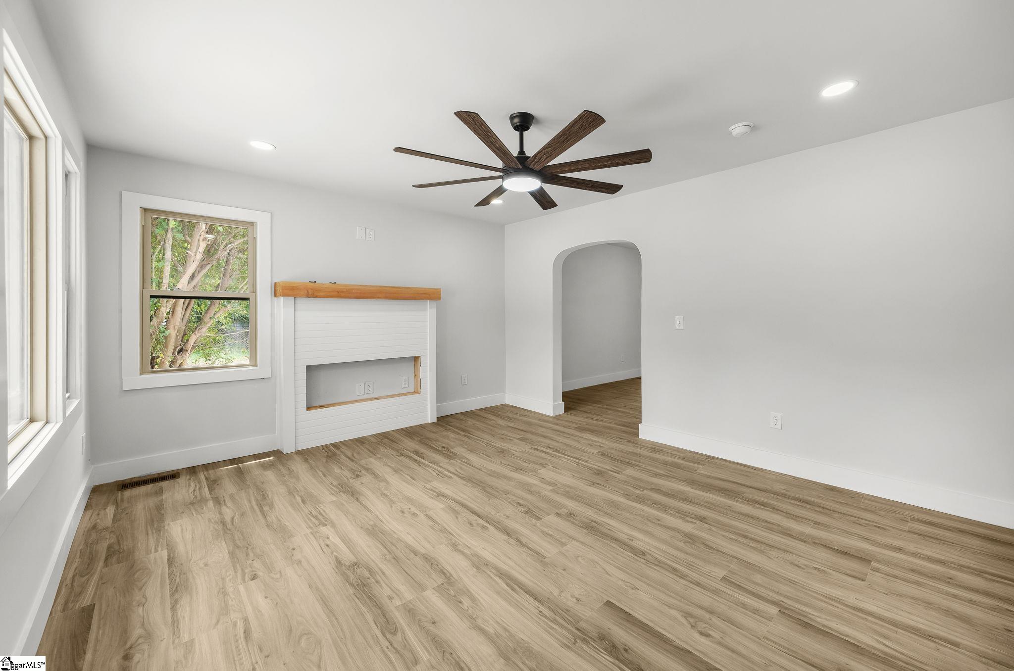 5497 Old Buncombe Road Greenville, SC 29609 - Photo 4 of 50
