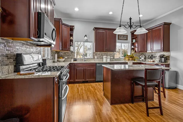 $379,900 | 506 Oneida Street, Joliet, IL 60435