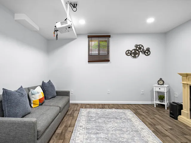 $379,900 | 506 Oneida Street, Joliet, IL 60435