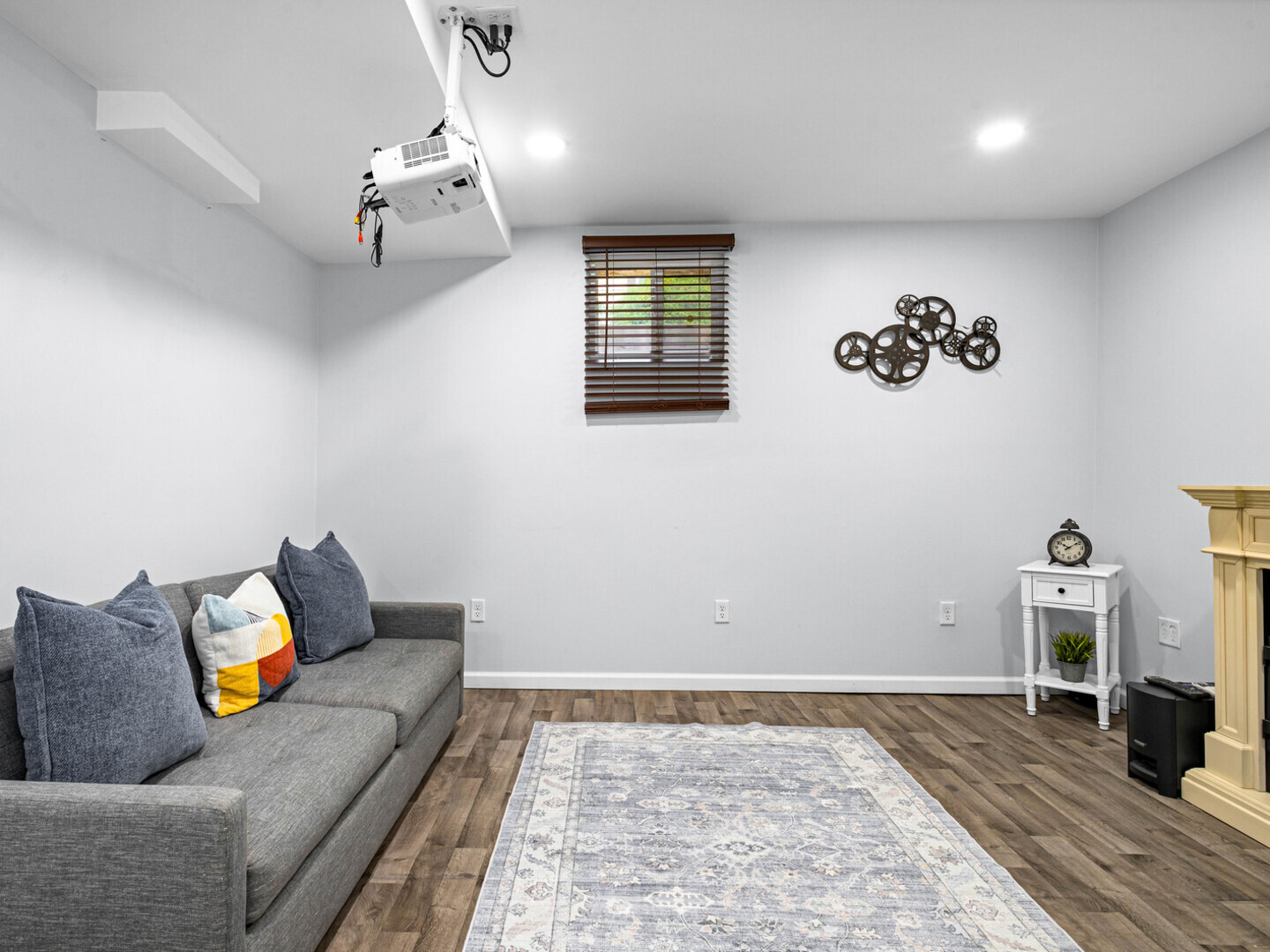 506 Oneida Street Joliet, IL 60435 - Photo 26 of 40 a living room with furniture