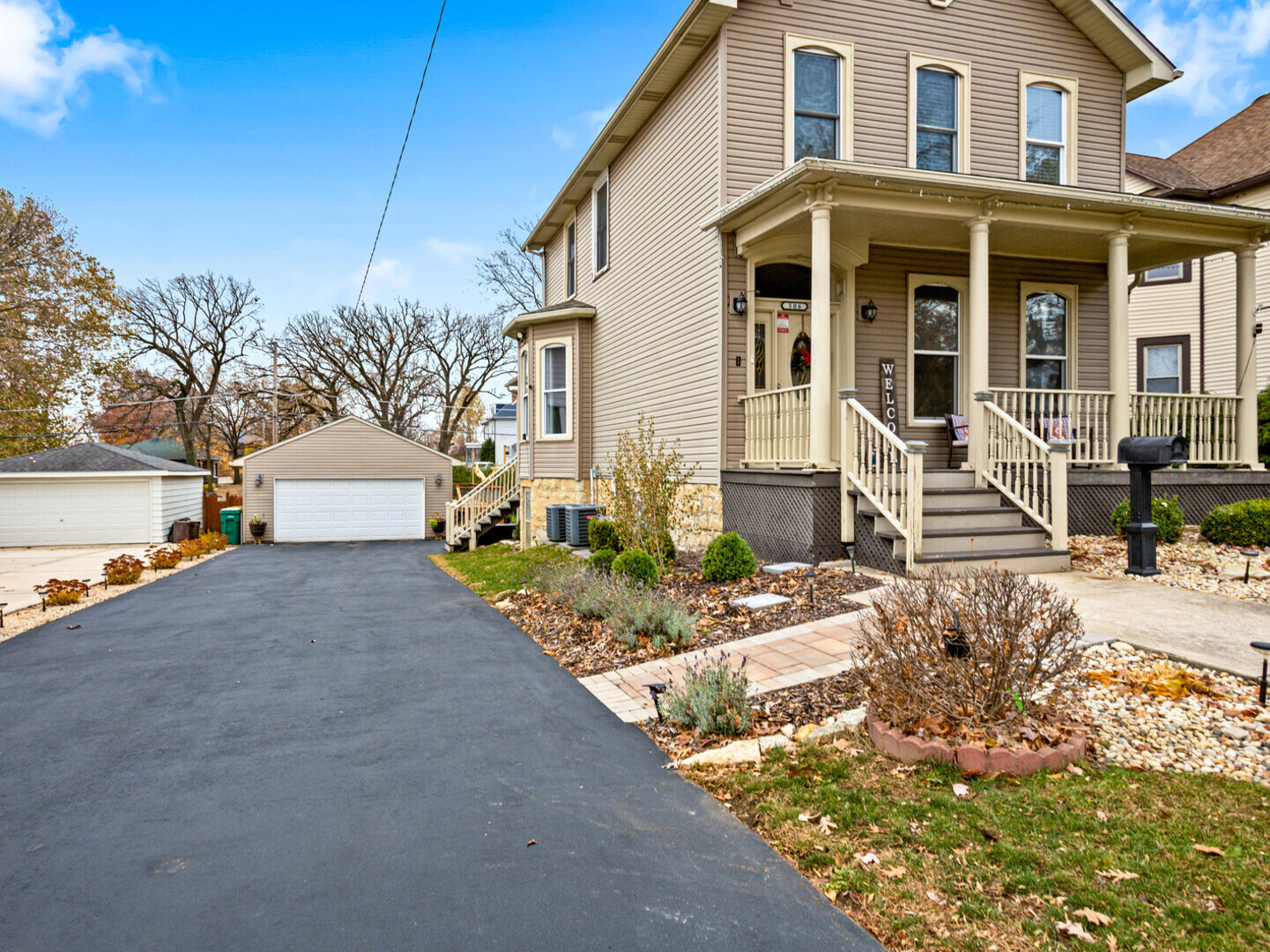 506 Oneida Street Joliet, IL 60435 - Photo 3 of 40 a front view of a house with garden