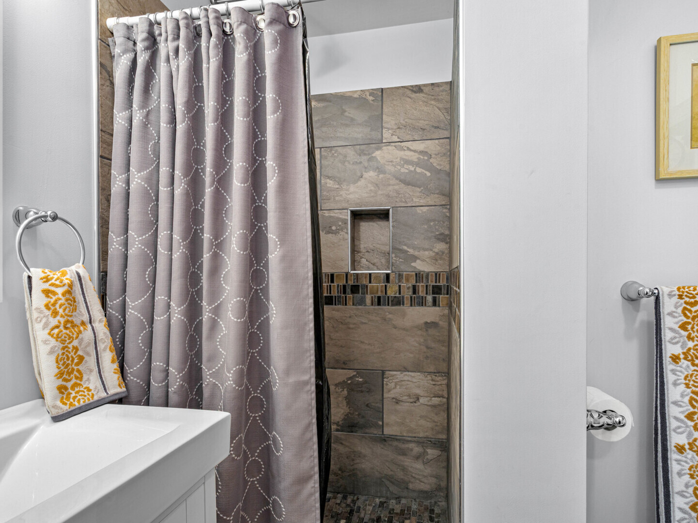 506 Oneida Street Joliet, IL 60435 - Photo 31 of 40 a bathroom with a sink and a mirror