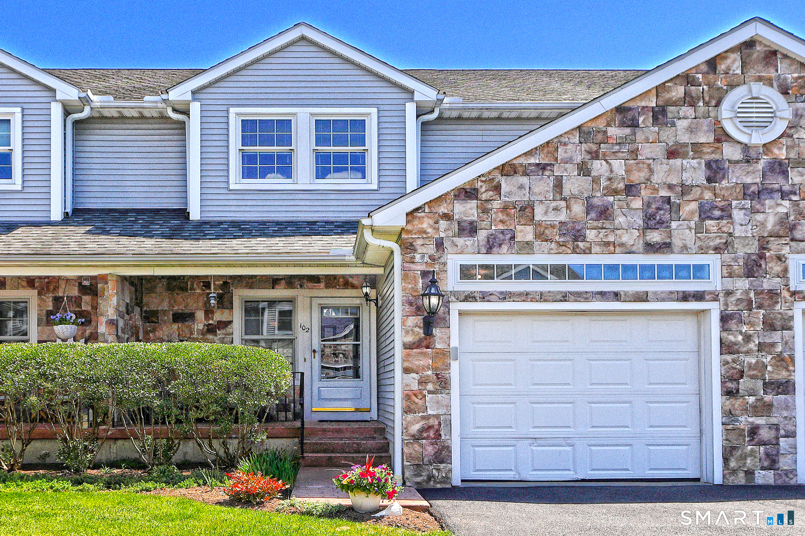 102 Lantern Court, Unit 102 Clinton, CT 06413 - Photo 2 of 36 a front view of a house with garden