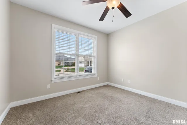 $529,900 | 17 Greystone Court, Le Claire, IA 52753