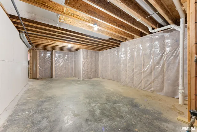 $529,900 | 17 Greystone Court, Le Claire, IA 52753