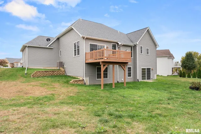 $529,900 | 17 Greystone Court, Le Claire, IA 52753