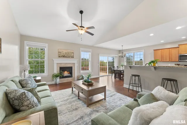 $529,900 | 17 Greystone Court, Le Claire, IA 52753