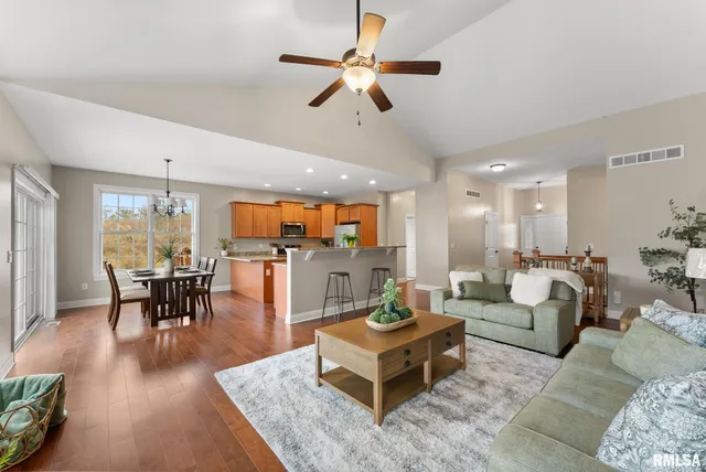 $529,900 | 17 Greystone Court, Le Claire, IA 52753