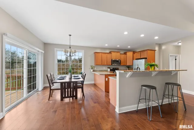 $529,900 | 17 Greystone Court, Le Claire, IA 52753