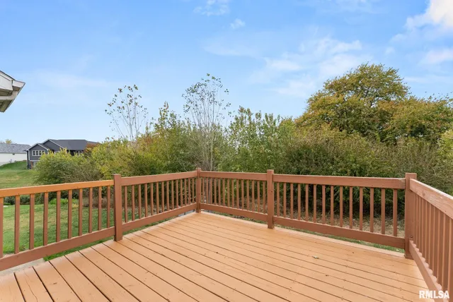 $529,900 | 17 Greystone Court, Le Claire, IA 52753