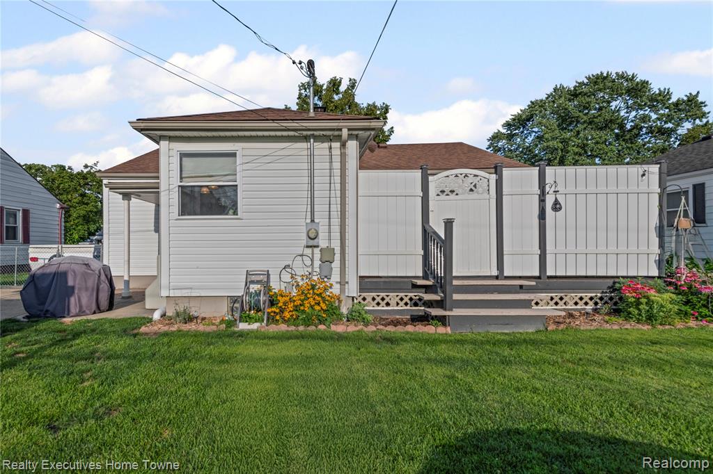 1410 Hampton Road Mount Clemens, MI 48043 - Photo 31 of 35