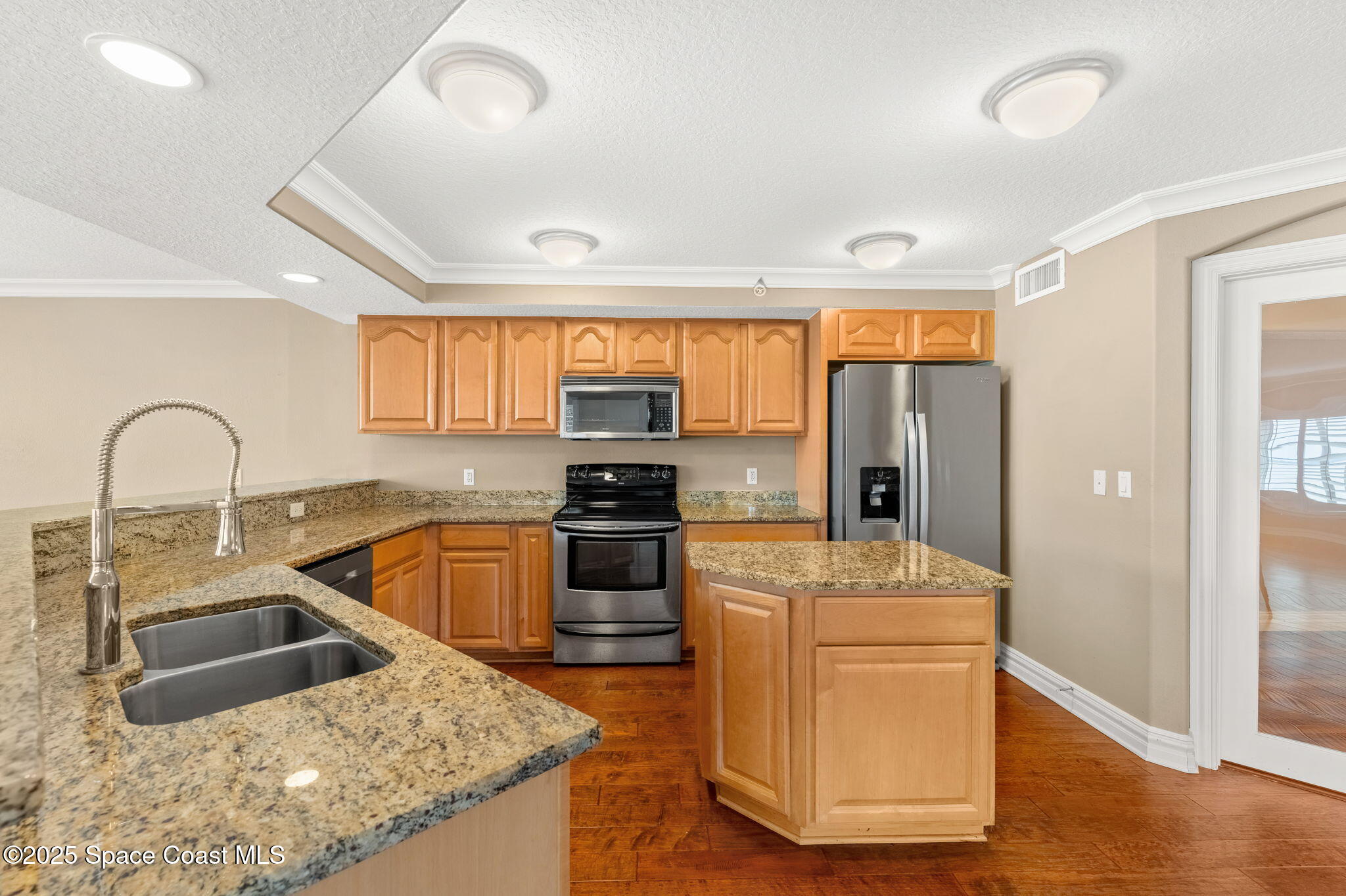 210 24th Street, Unit 201 Cocoa Beach, FL 32931 - Photo 8 of 41 Kitchen