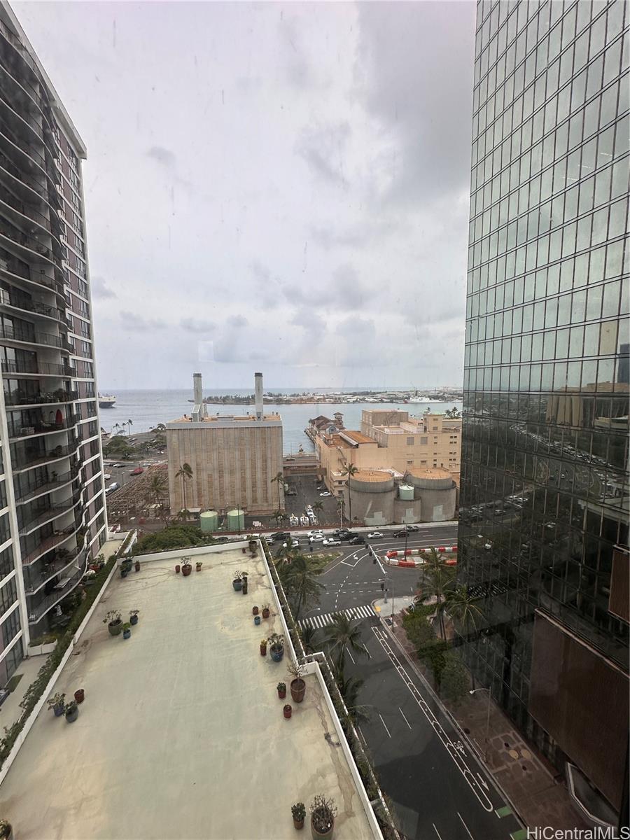 225 Queen Street, Unit 16A Honolulu, HI 96813 - Photo 5 of 16 a view of a balcony with city view