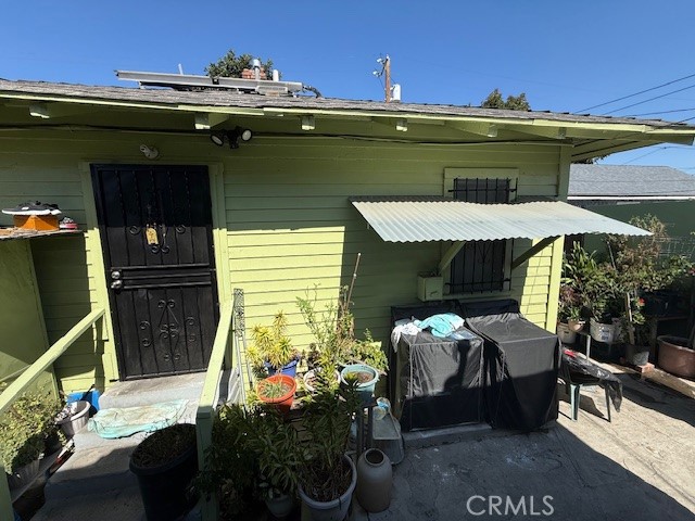 127 East 81st Street Los Angeles, CA 90003 - Photo 11 of 23 a front view of a house with patio