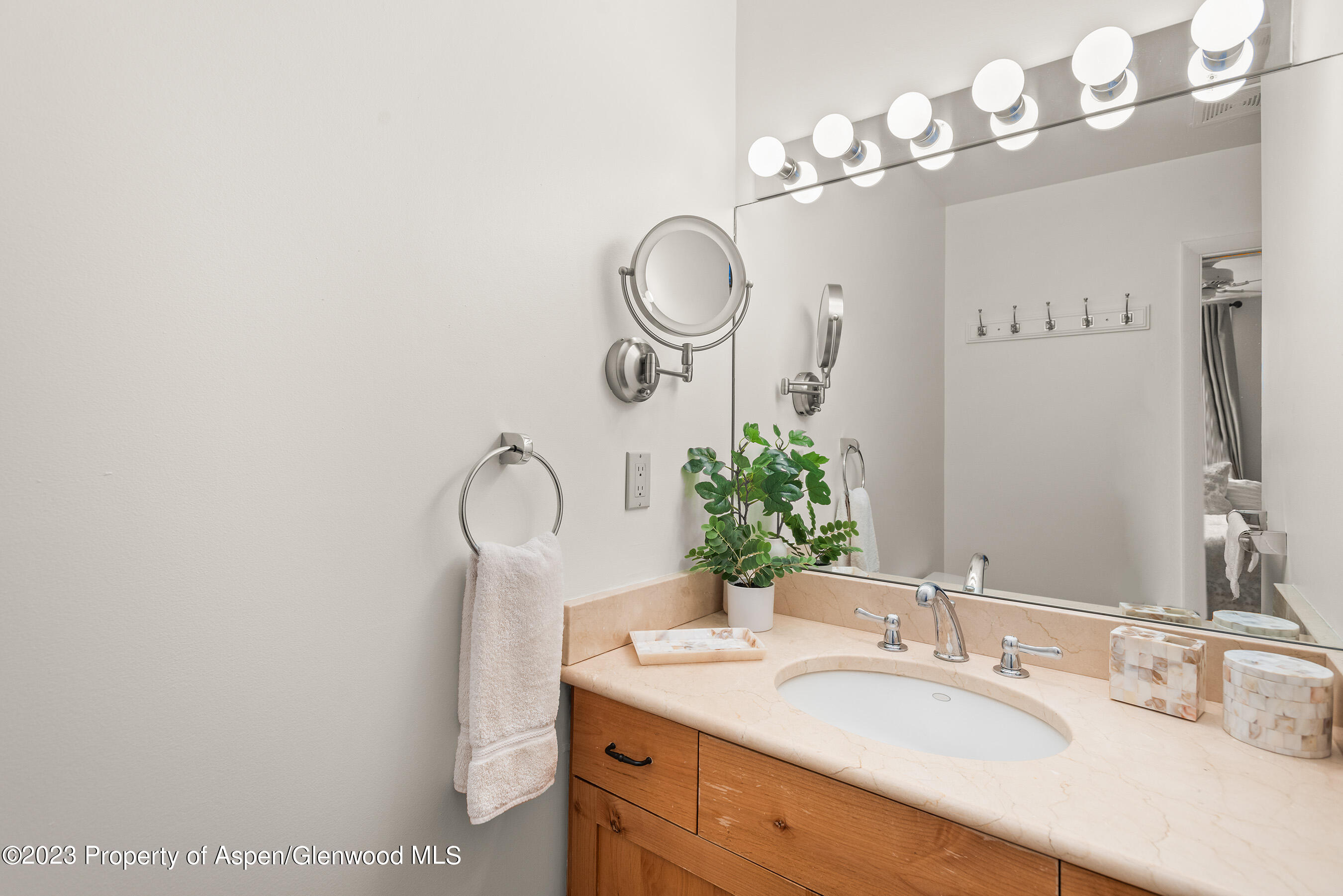 383 Meadow Ranch Road, Unit F4C Snowmass Village, CO 81615 - Photo 5 of 13 MeadowRanch383_DASH_23120409