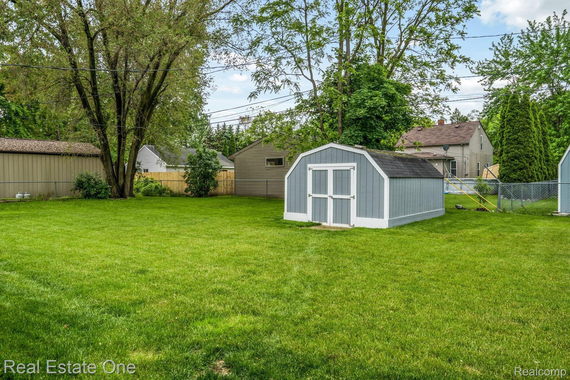 2350 Emmons Avenue Rochester, MI 48307 - Photo 26 of 29 2350-Emmons-Ave-28.jpg