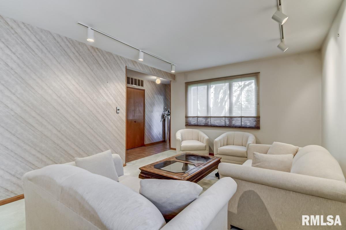 411 West Browning Road Springfield, IL 62707 - Photo 8 of 36