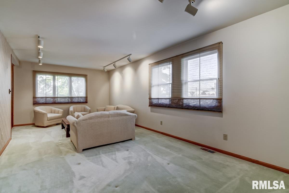 411 West Browning Road Springfield, IL 62707 - Photo 9 of 36