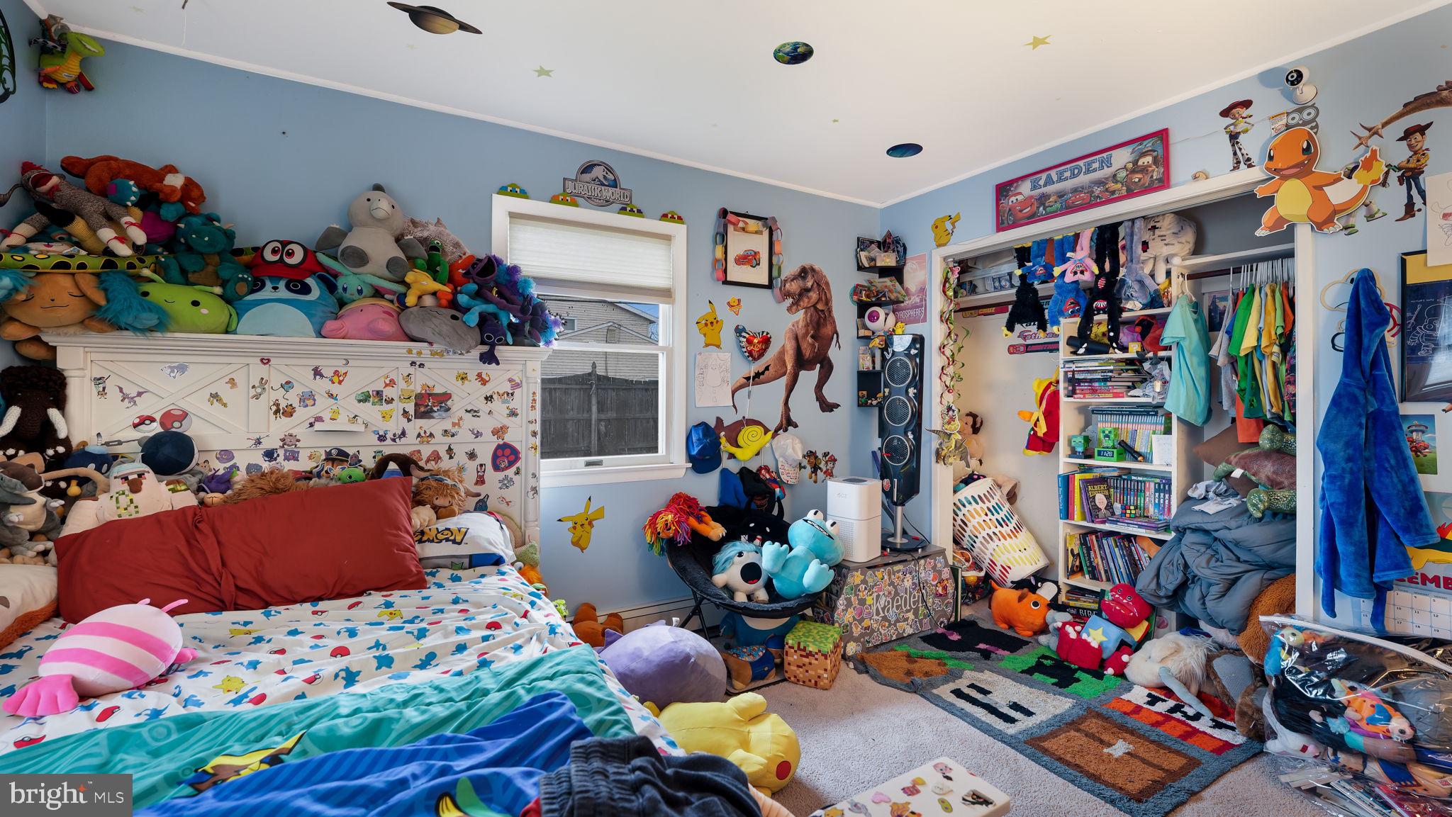 52 Post Lane Levittown, PA 19054 - Photo 16 of 26 a room with lots of different kinds of flowers