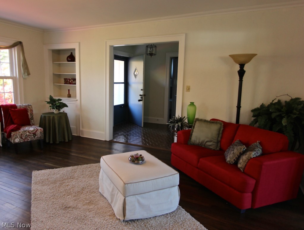 3034 Chadbourne Road Cleveland, OH 44120 - Photo 5 of 21 Living Room