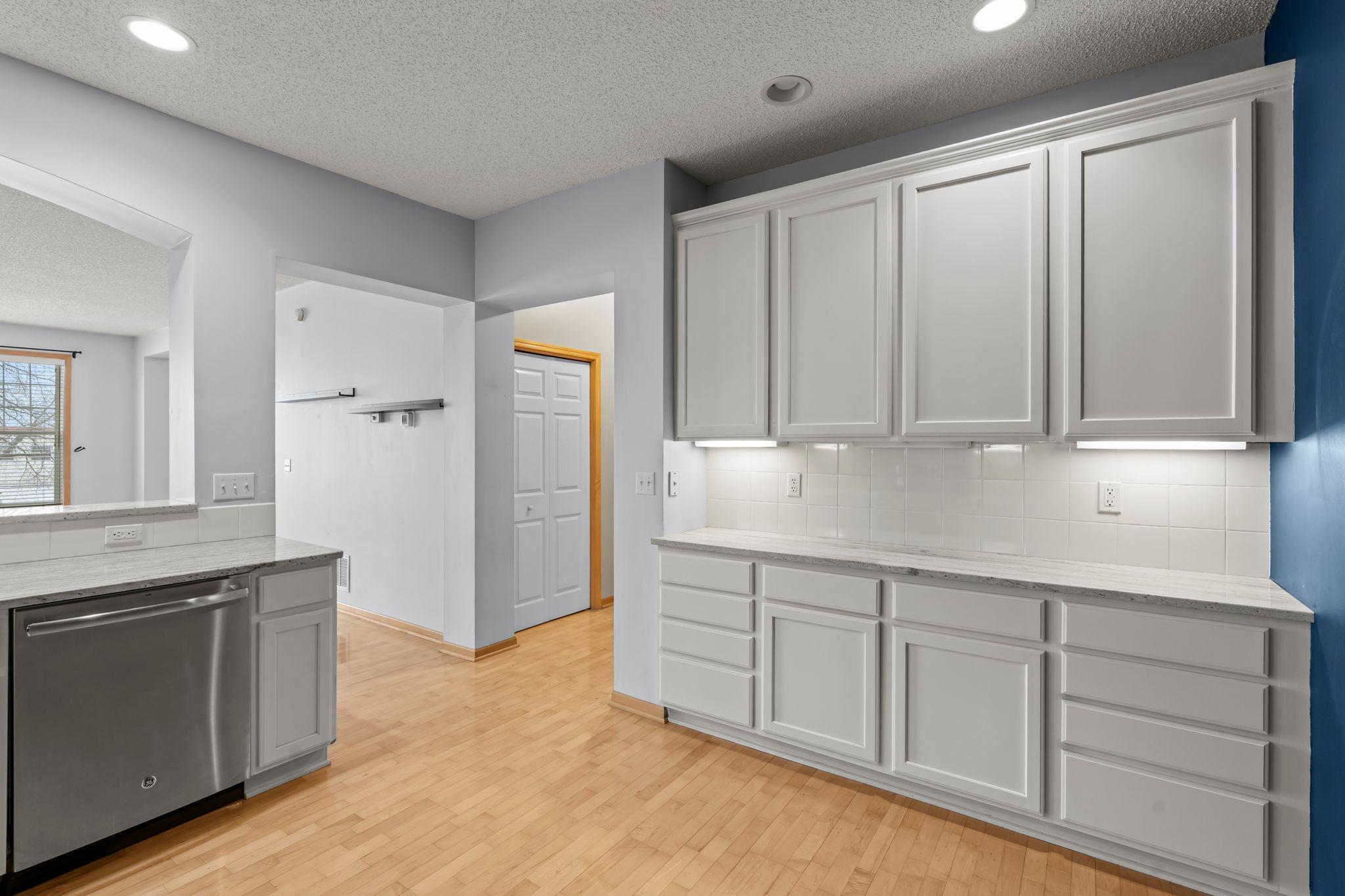 8014 Golden Valley Road Golden Valley, MN 55427 - Photo 11 of 35